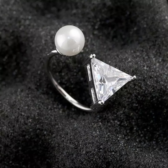 Triangular ring - Picture 3 of 3